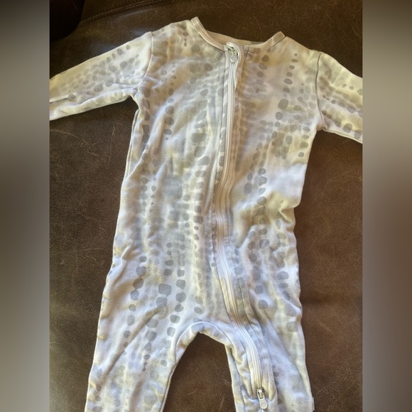 Dreamland baby pajamas 2 one grey and one light blue good condition Size 6-12 - Picture 2 of 5